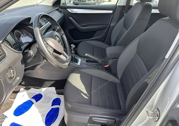 Skoda Octavia cena 54900 przebieg: 124700, rok produkcji 2018 z Wojkowice małe 232